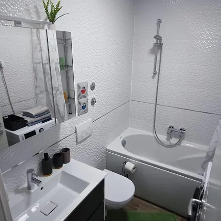 Flori Appartement *